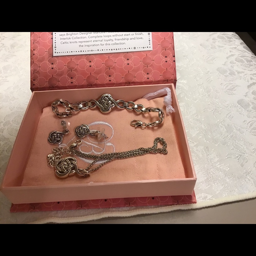 Jewelry Set Woven in Love